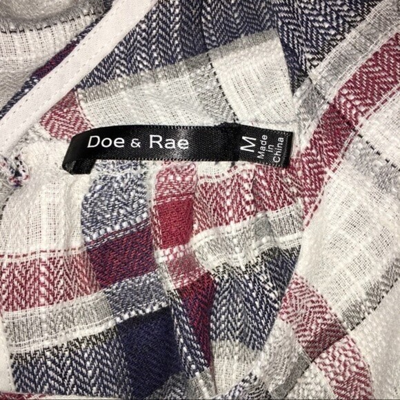 Doe & Rae medium plaid cold shoulder blouse - Picture 4 of 4